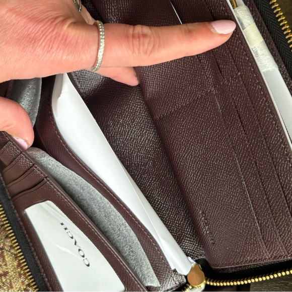 Authentic COACH 1941 Crossgrain leather zip around large wristlet - Picture 11 of 15